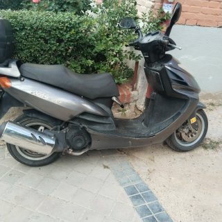 Scooter Moto Negra y Gris