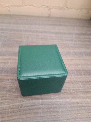 Elegante caja organizadora para relojes y joyas