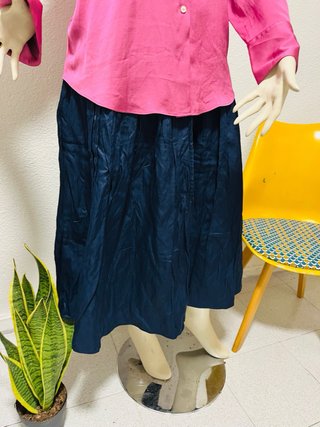 Falda azul con detalle rosa