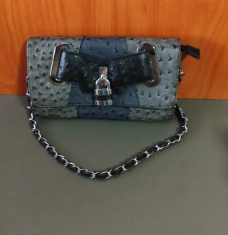 Bolso de mano con cadena y candado