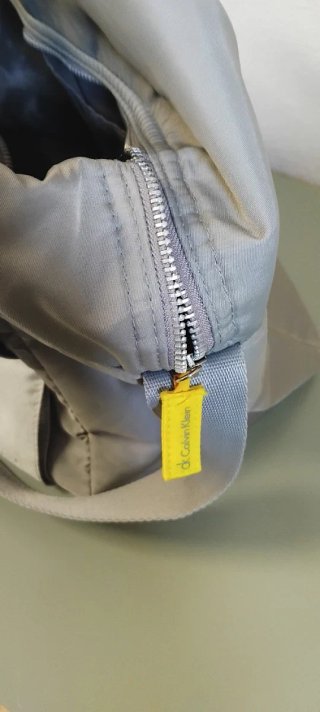 Macuto Calvin Klein gris y amarillo