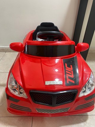 Coche a batería infantil rojo