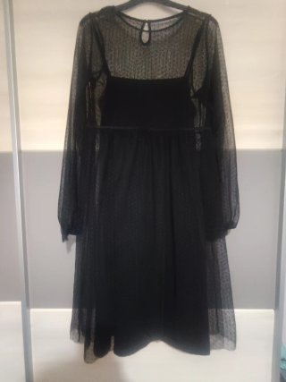 Vestido negro de tul con lunares
