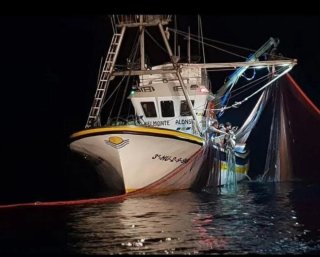 Barco de cerco en buen estado