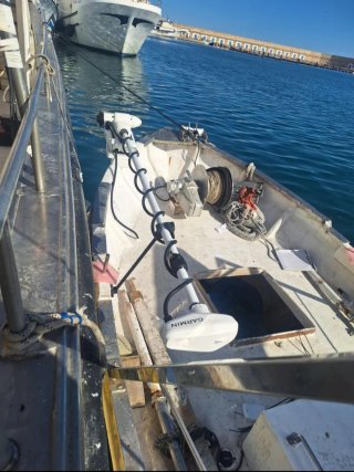 Barco de cerco en buen estado