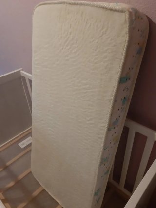 Cuna blanca de madera