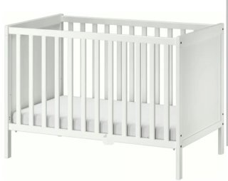 Cuna blanca de madera