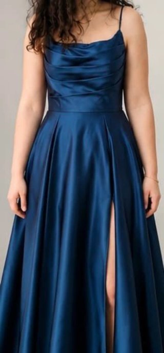 Vestido azul largo con abertura