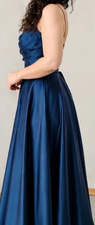 Vestido azul largo con abertura