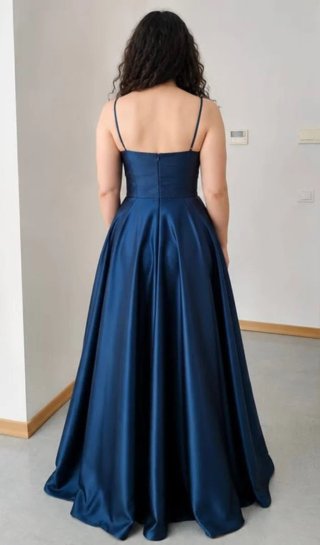 Vestido azul largo con abertura