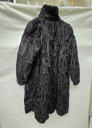 Abrigo de astracán negro