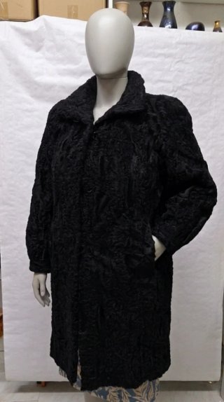 Abrigo de astracán negro