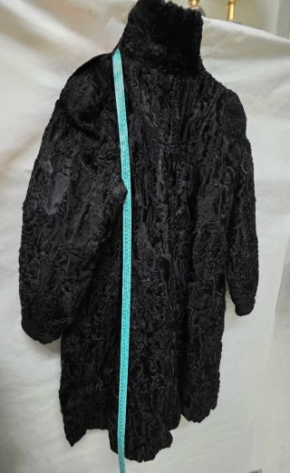 Abrigo de astracán negro
