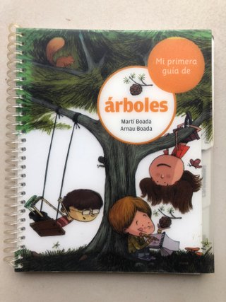 conjunt joguina i llibres infantils