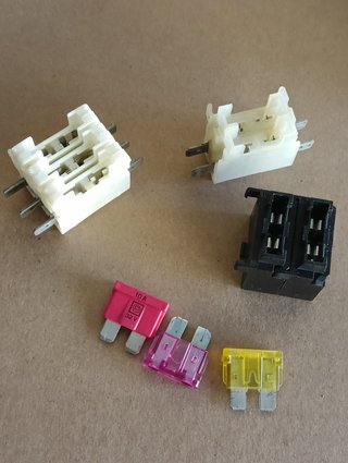 PORTAFUSIBLES AEREO PARA FUSIBLE LÁMINA - 2 TIPOS