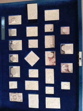 Lote 3 colecciones monedas y sellos