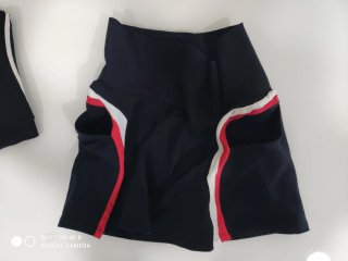 Conjunto deportivo tenis negro y rojo