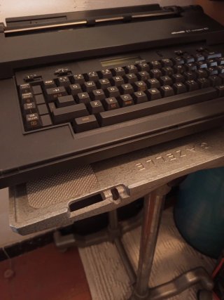 Olivetti ET compact 60 con soporte móvil