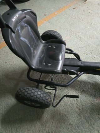 Coche de pedales Martin