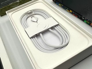 iPhone 16 Pro Max 256GB + Fundas + Factura