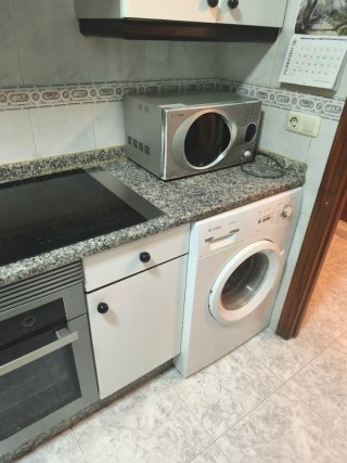 Alquilo pisos de tres habitaciones.curso escolar.