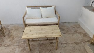 Conjunto sofá y mesa de bambú exterior