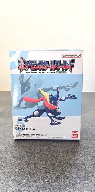 Figura Greninja Pokemon Scale World Bandai
