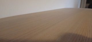 Mesa de madera moderna con cajón