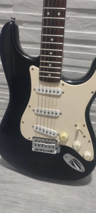 Guitarra Eléctrica Squier Fender