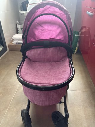 Carrito de muñecas rosa,