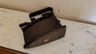 Plancha de hierro antigua