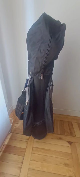 Bolsa de golf Nike con 11 palos.Precio lote 100 €