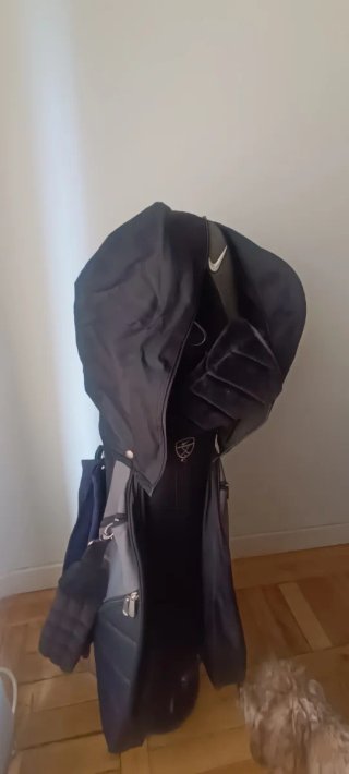Bolsa de golf Nike con 11 palos.Precio lote 100 €