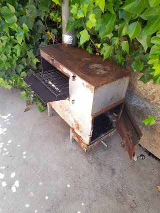 Estufa leña antigua con horno