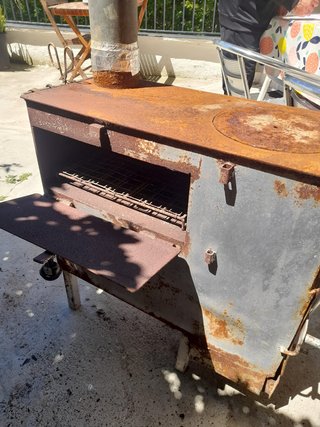 Estufa leña antigua con horno