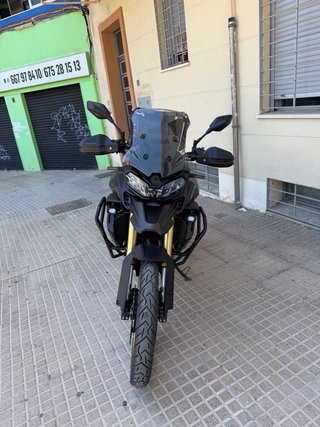 Voge 900 DSX Negra y Dorada