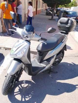 Moto Scooter 50cc Negra/Gris Automática