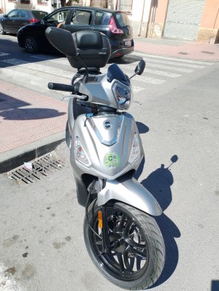 Moto Scooter 50cc Negra/Gris Automática