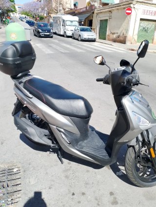 Moto Scooter 50cc Negra/Gris Automática