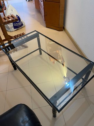 Mesa cristal negra patas bambú también se eleva de