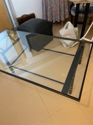 Mesa cristal negra patas bambú también se eleva de