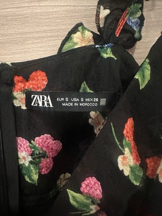 Vestido negro estampado floral