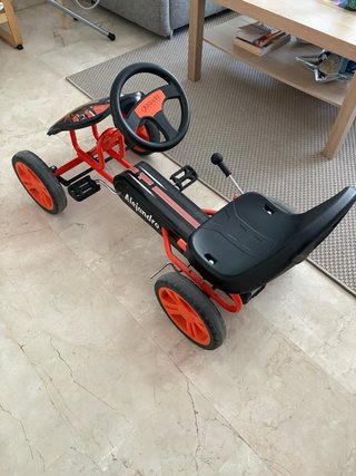 Coche de pedales infantil seminuevo