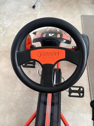 Coche de pedales infantil seminuevo