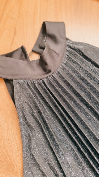 Vestido fiesta gris metalizado plisado