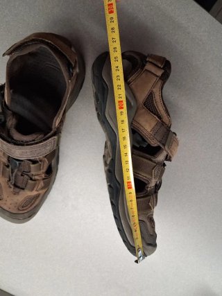 Sandalias Teva cerradas marrones