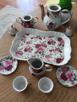 Juego de té miniatura floral