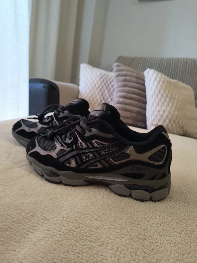 Zapatillas Asics Gel-NYC Negras y Grises