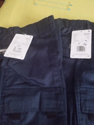 Pantalones de trabajo con etiqueta T-38 y T-40