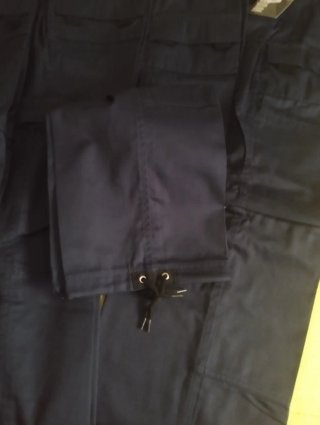 Pantalones de trabajo con etiqueta T-38 y T-40
